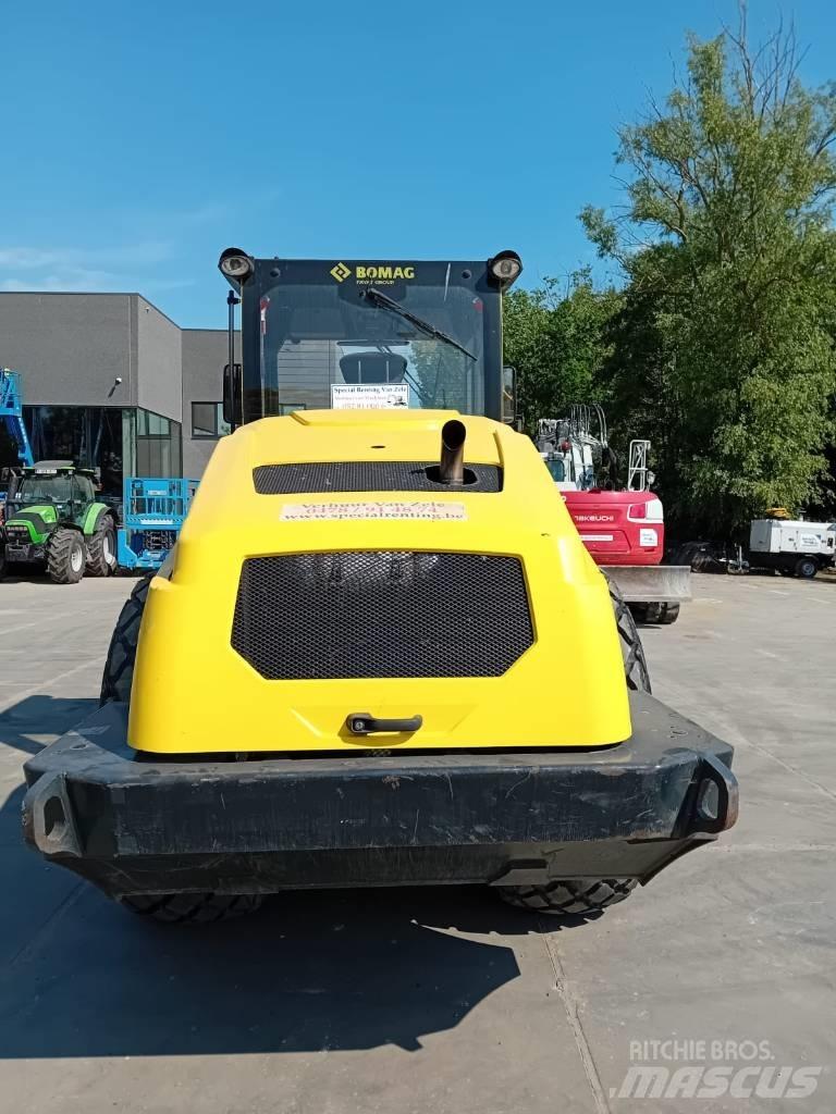Bomag BW 213 D-5 ضاغطات التربة