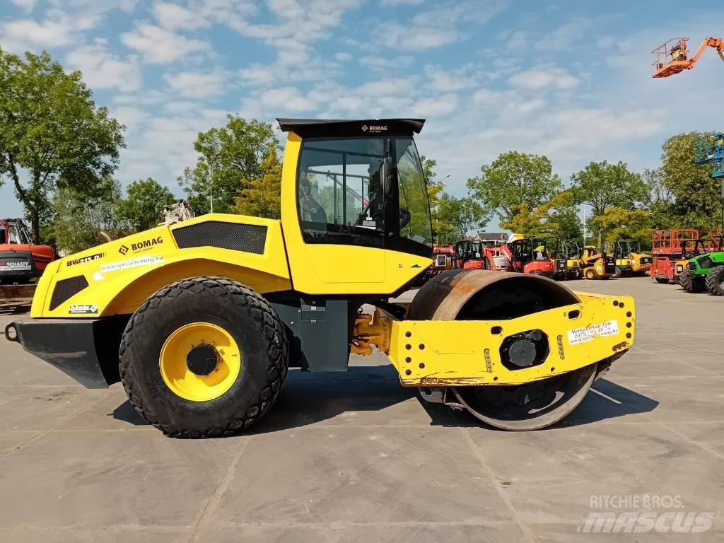 Bomag BW 213 D-5 ضاغطات التربة