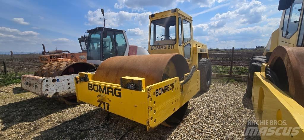 Bomag BW 217 D مداحل أحادية الأسطوانة