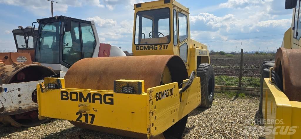 Bomag BW 217 D مداحل أحادية الأسطوانة