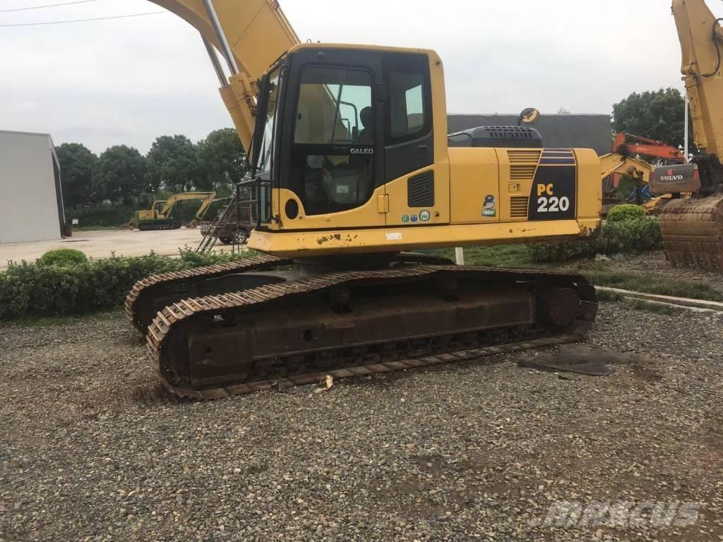 Komatsu PC 220-8 حفارات زحافة