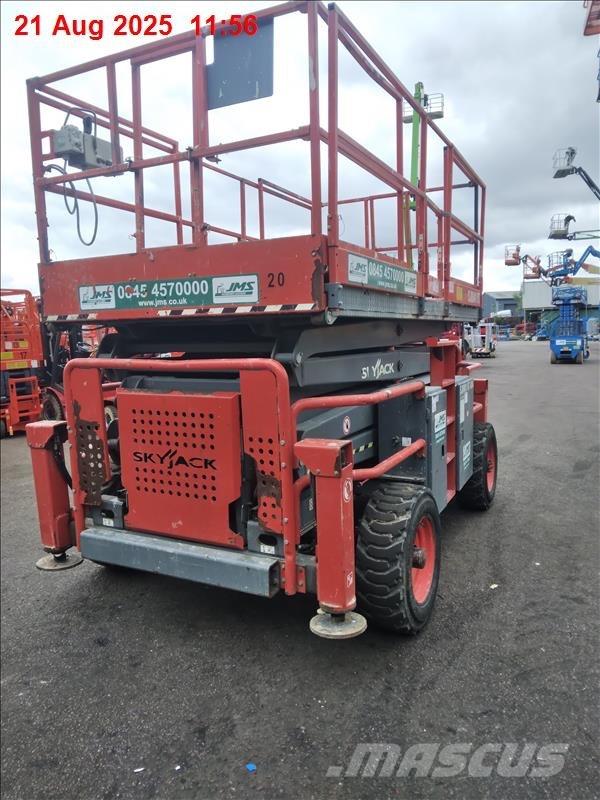 SkyJack SJ 8841 RT رافعات مقصية الشكل