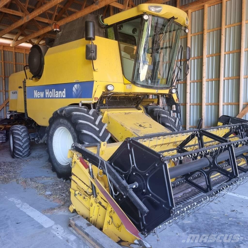 New Holland TC 5070 حصادات