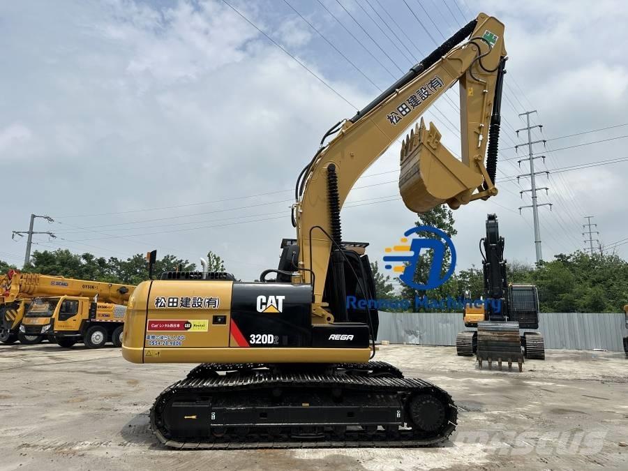 CAT 320 D2 حفارات زحافة