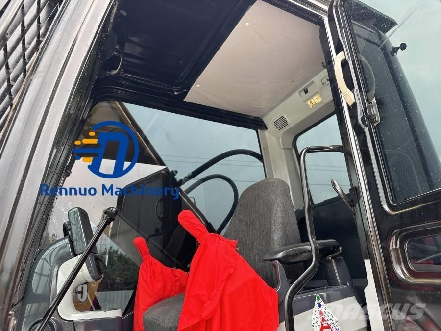 CAT 320 D2 حفارات زحافة