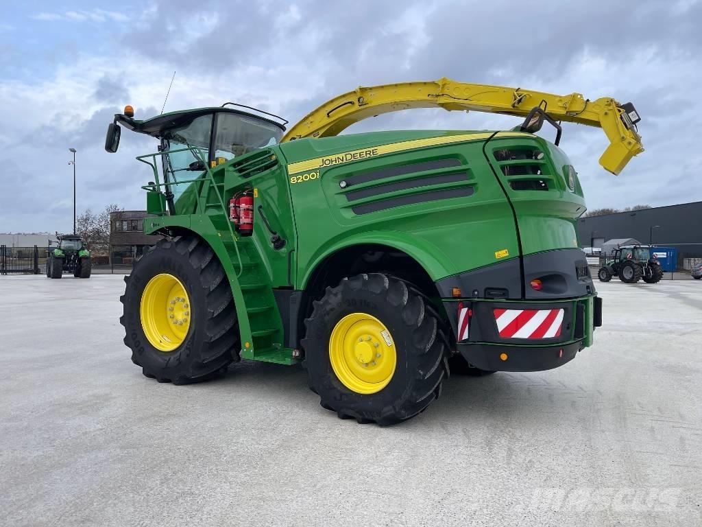 John Deere 8200 حصادات