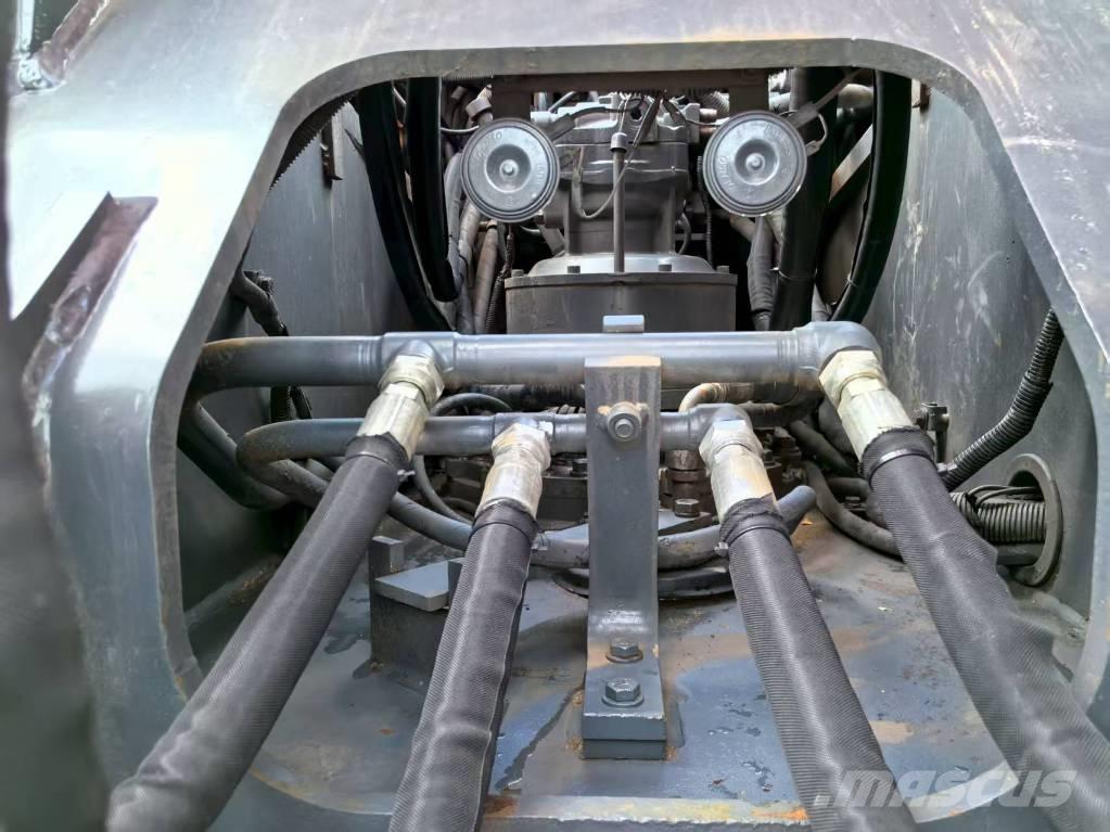 Hitachi ZX 240 HG حفارات زحافة