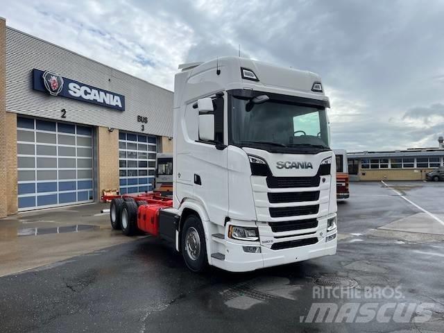 Scania S 590 شاحنات بمقصورة وهيكل