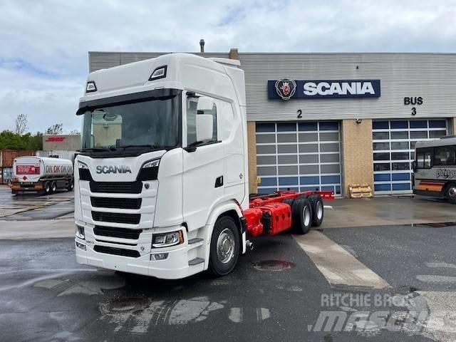 Scania S 590 شاحنات بمقصورة وهيكل
