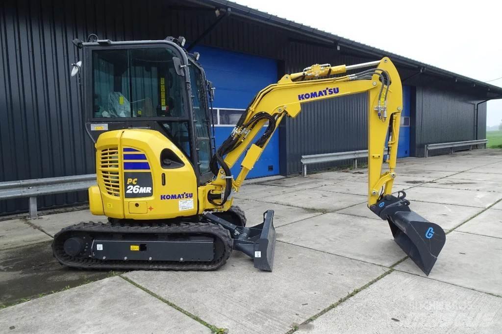Komatsu PC26MR حفارات زحافة