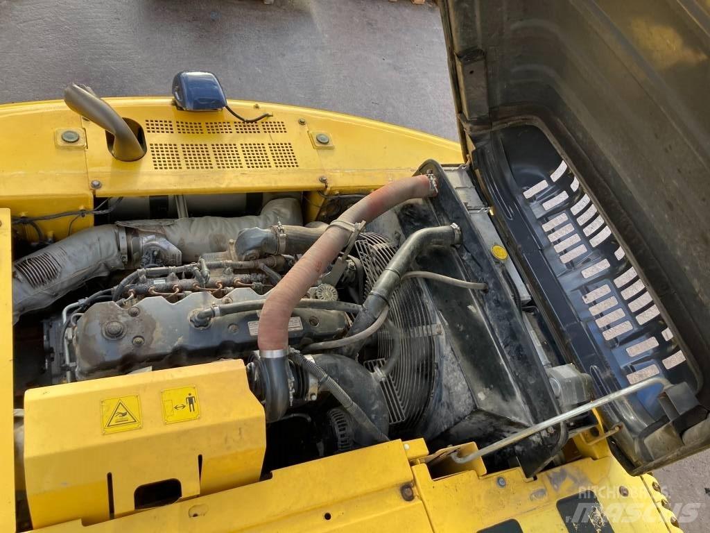 New Holland E 215 C حفارات زحافة