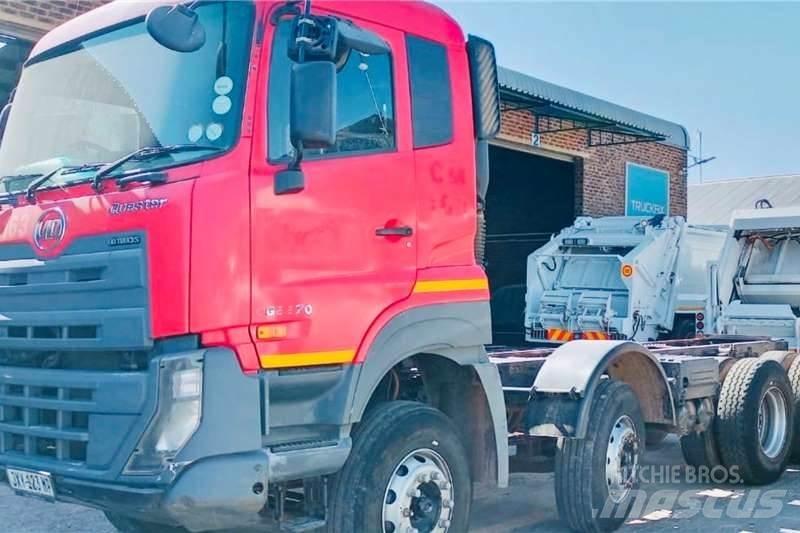 UD CGE 370 8x4 شاحنات أخرى