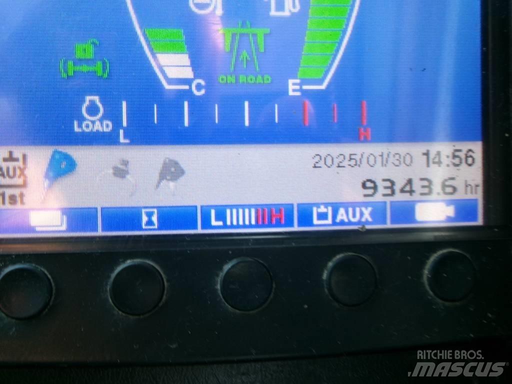 Takeuchi TB 295 W حفارات بعجل