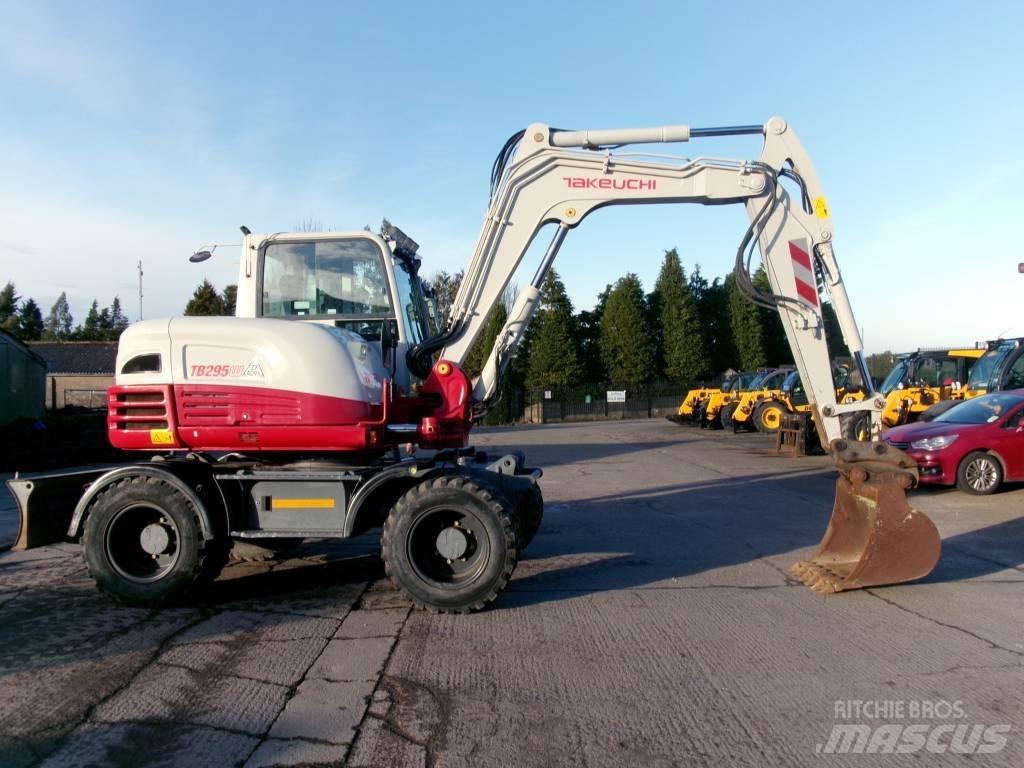 Takeuchi TB 295 W حفارات بعجل