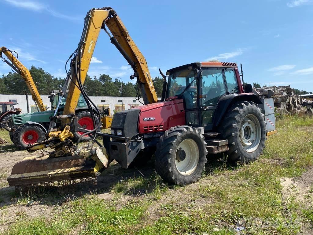Valtra 6350 الجرارات
