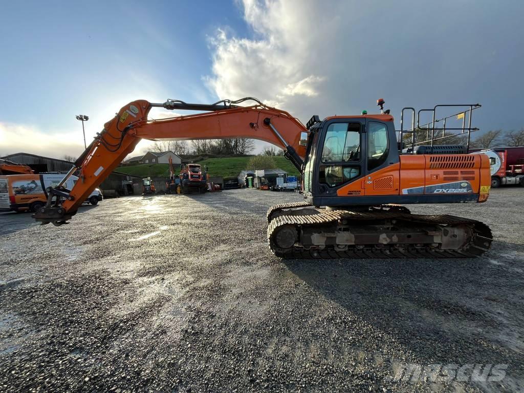 Doosan DX 225 حفارات زحافة
