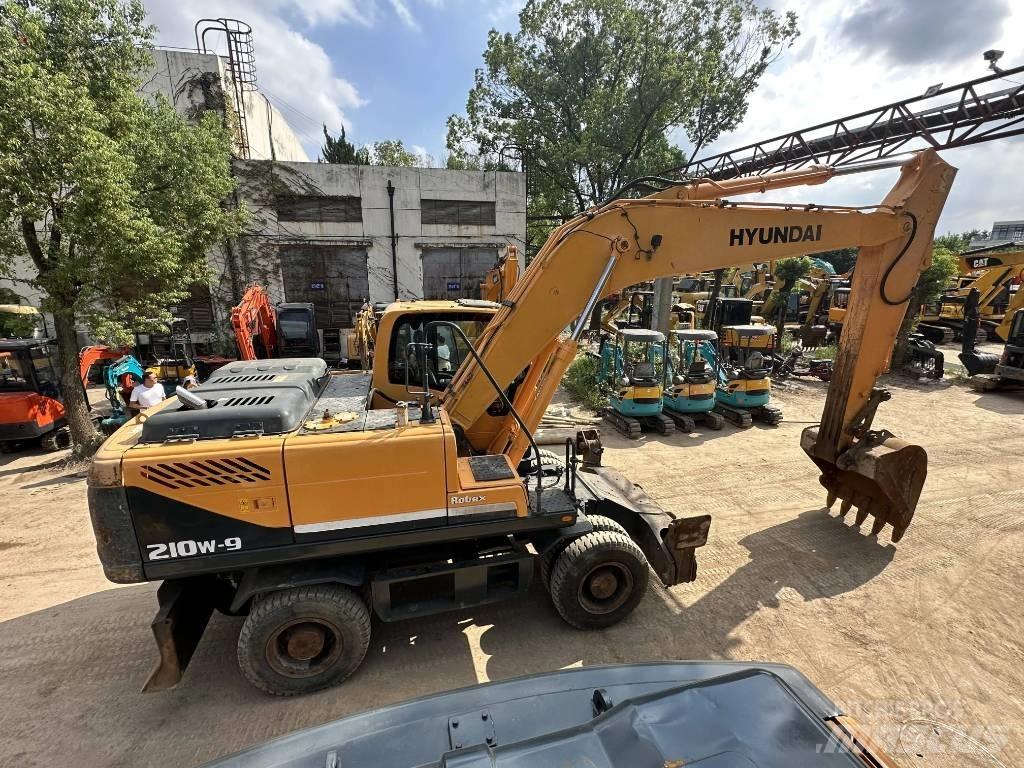 Hyundai R210W-9 حفارات بعجل