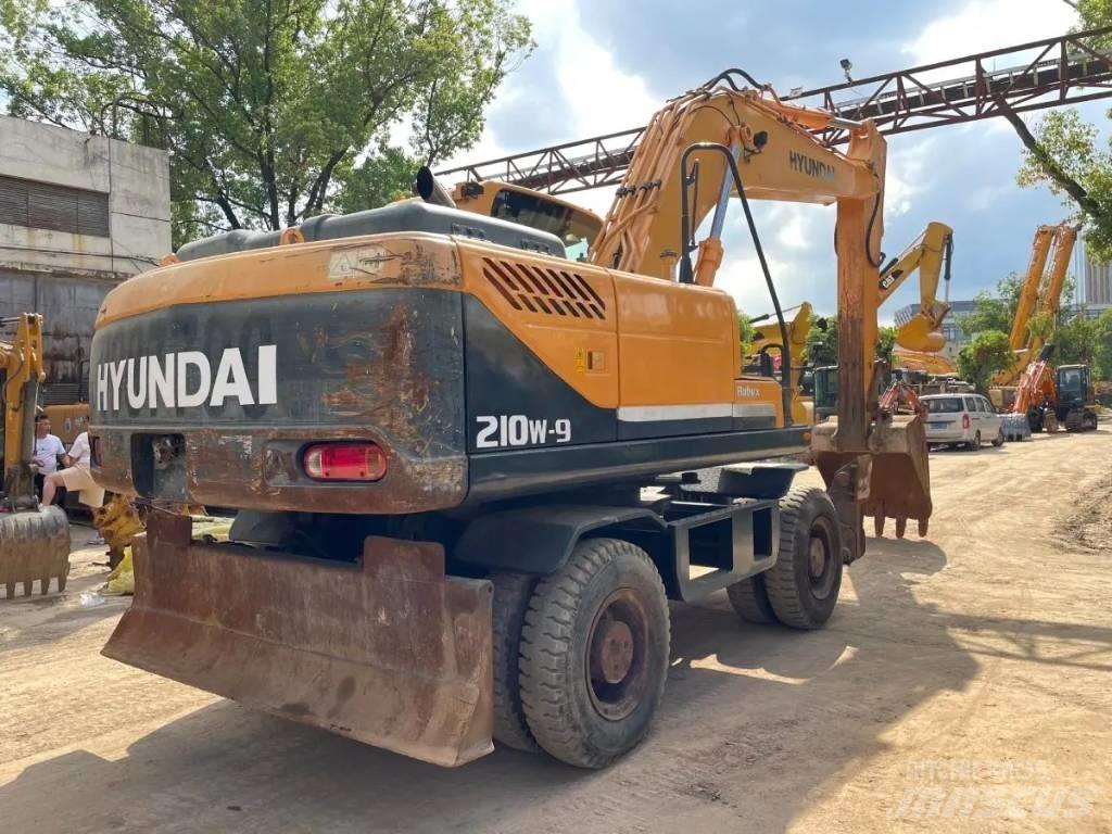 Hyundai R210W-9 حفارات بعجل