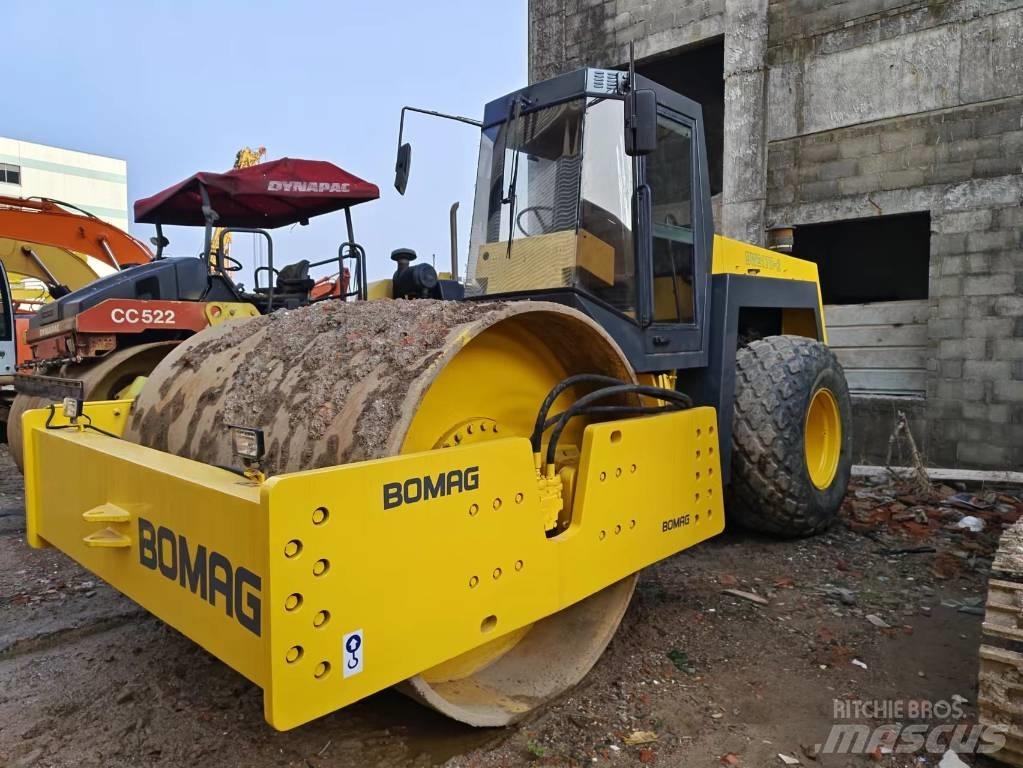 Bomag BW 217 مداحل أحادية الأسطوانة