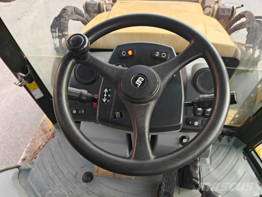 CAT 428 F لوادر ذات جرافات عكسية