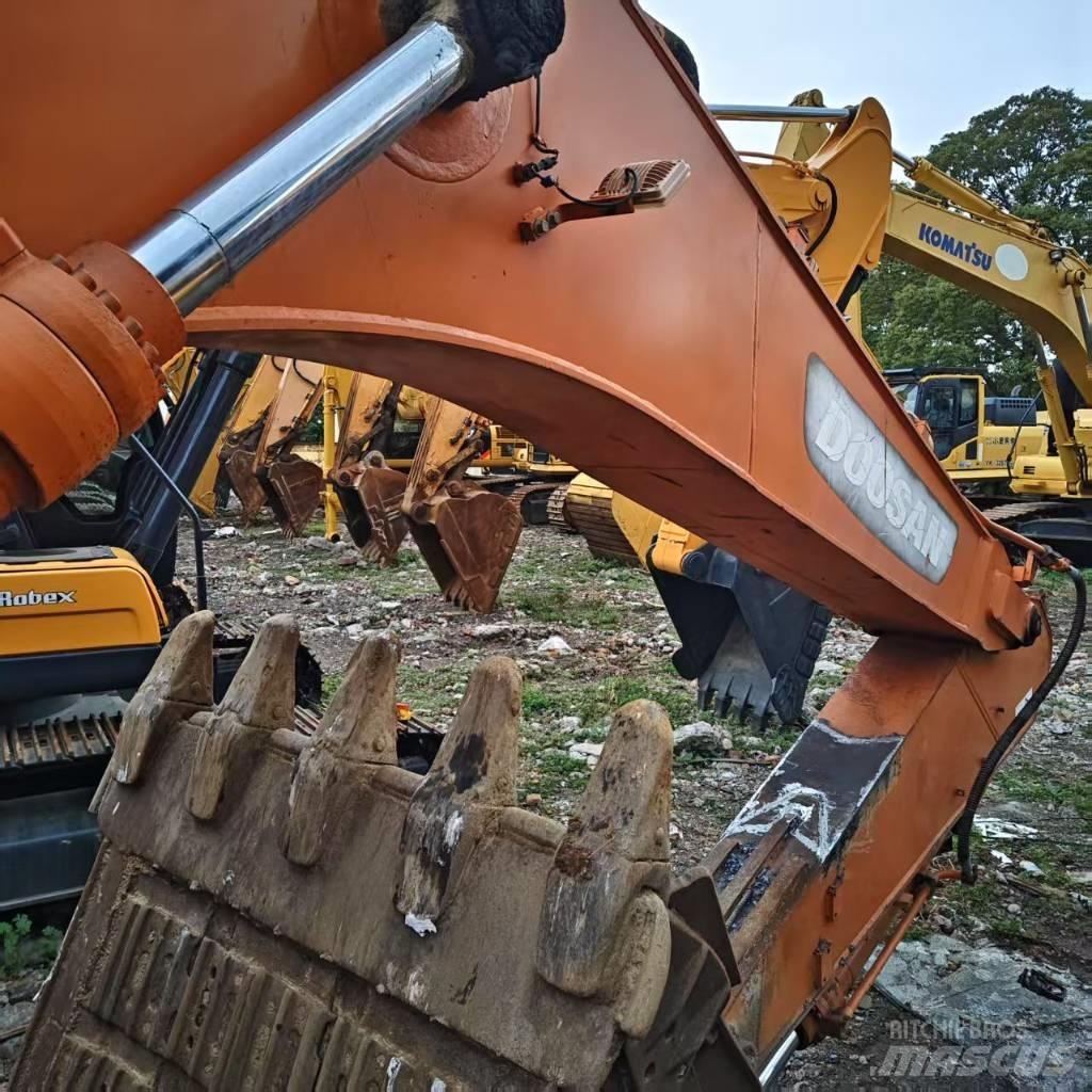 Doosan DX 300 LC حفارات زحافة