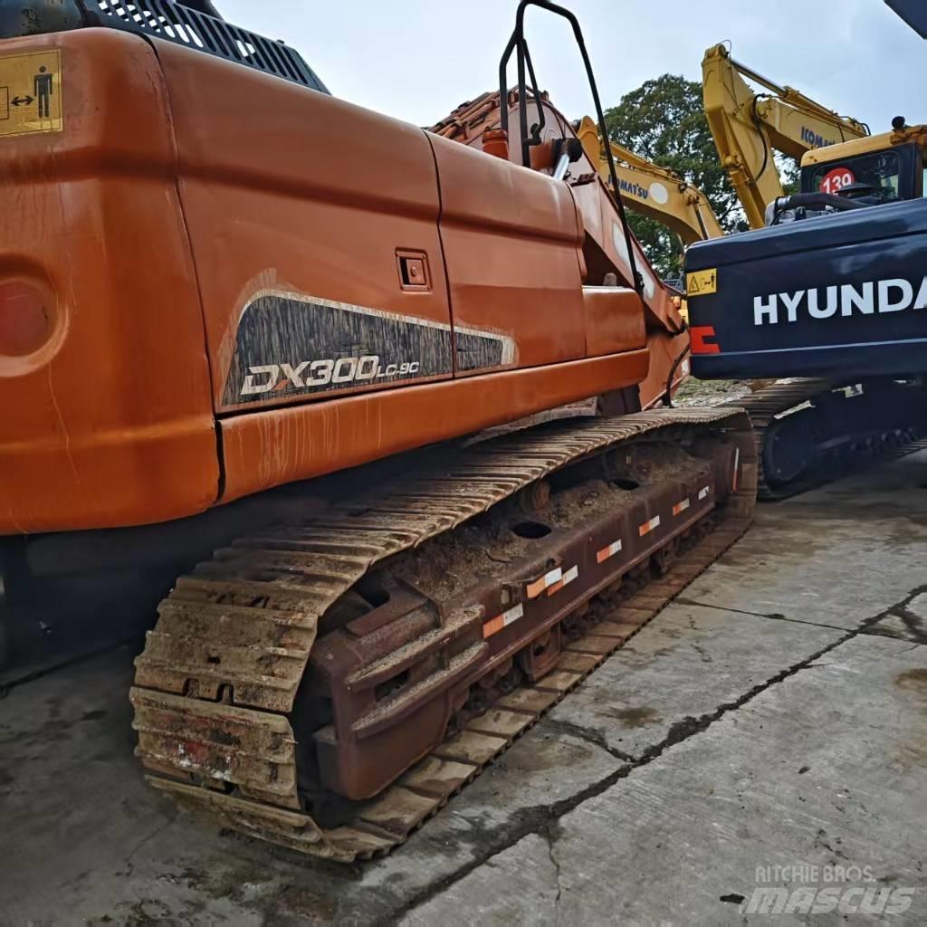 Doosan DX 300 LC حفارات زحافة
