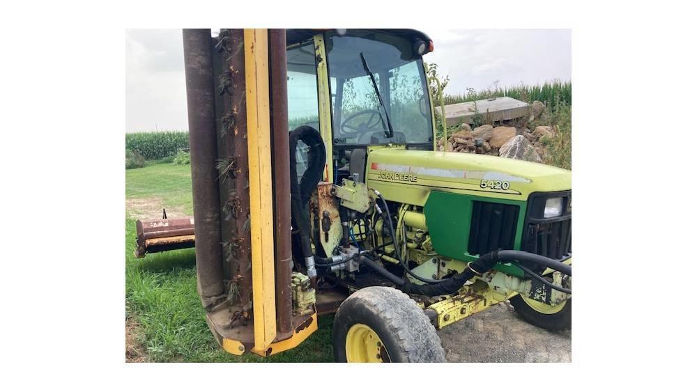John Deere 5420 الجرارات