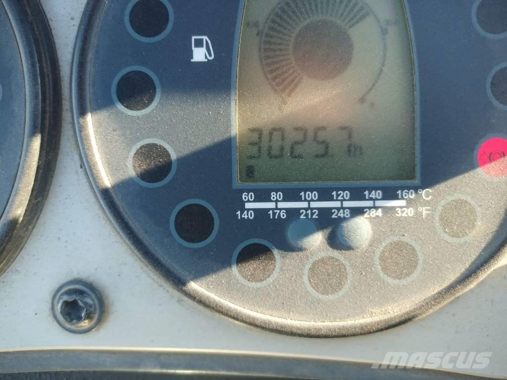 Bomag BW 100 AD-5 مداحل ثنائية الاسطوانة