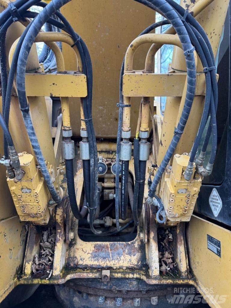 CAT 321 C LCR حفارات زحافة
