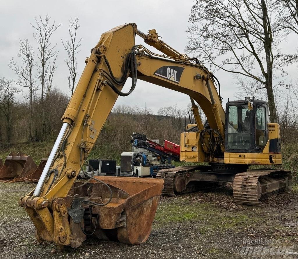 CAT 321 C LCR حفارات زحافة