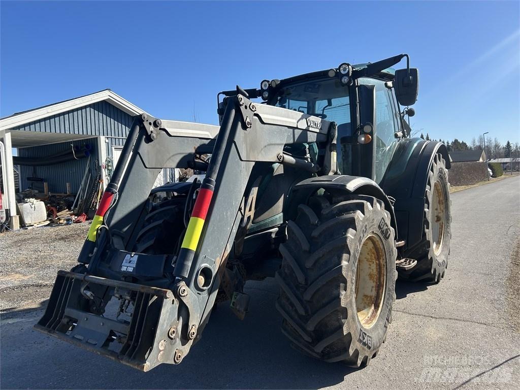 Valtra N 174 VERSU الجرارات