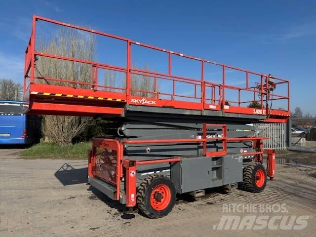 SkyJack SJ 9250 RT رافعات مقصية الشكل