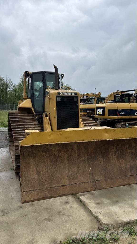 CAT D 6 N LGP بلدوزرات مجنزرة