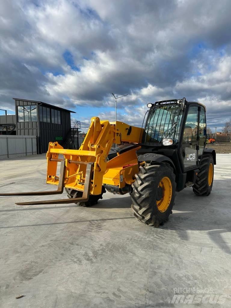 JCB 531-70 مناولات متداخلة