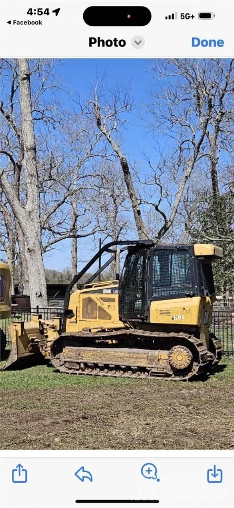 CAT D 5 K LGP DOZER بلدوزرات مجنزرة