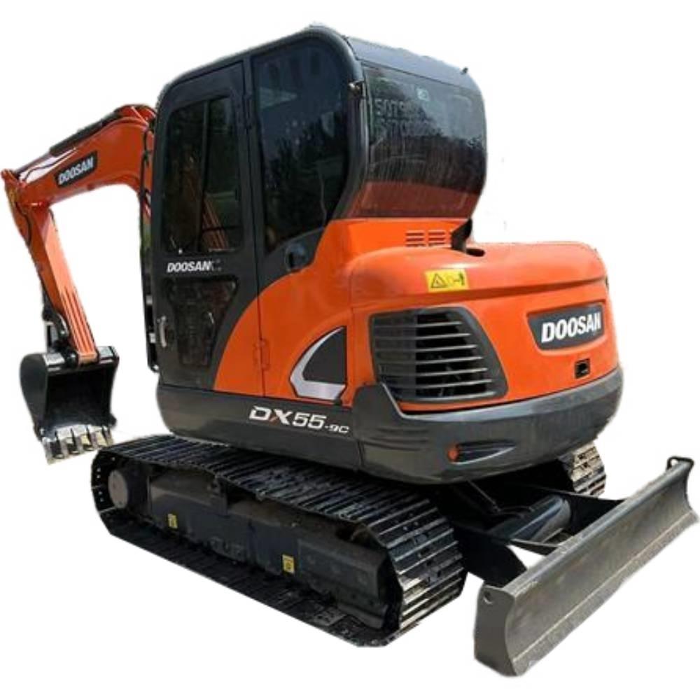 Doosan DX55 حفارات بعجل
