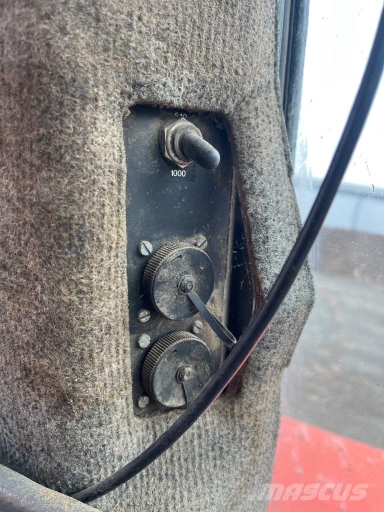 Massey Ferguson 3690 الجرارات