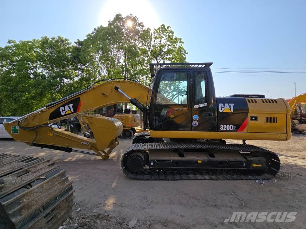 CAT 320D2 حفارات زحافة