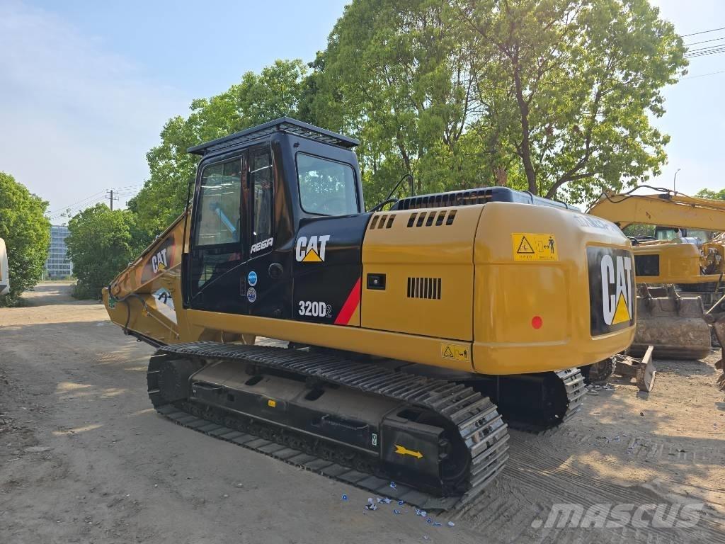 CAT 320D2 حفارات زحافة