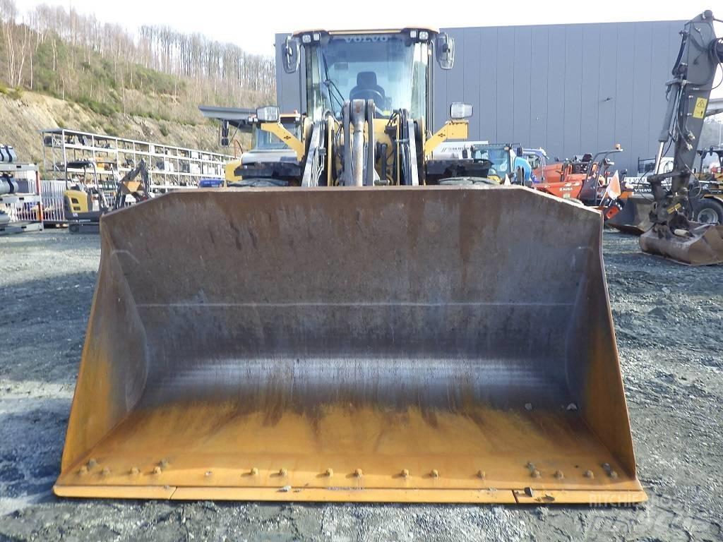 Volvo L 110 H لوادر بعجل