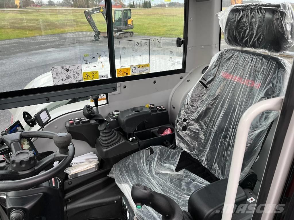 Takeuchi TB 395 W حفارات بعجل