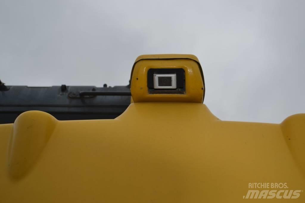 Komatsu PC 138 US-10 حفارات زحافة