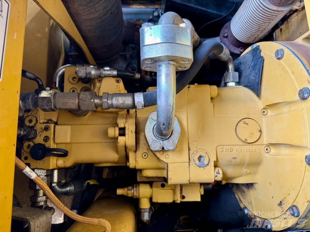CAT M 316 C حفارات بعجل