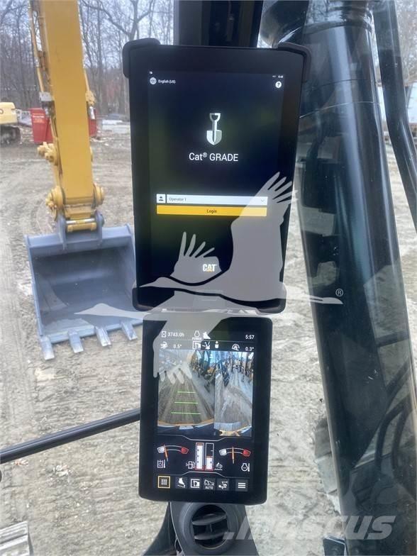 CAT 320 حفارات زحافة