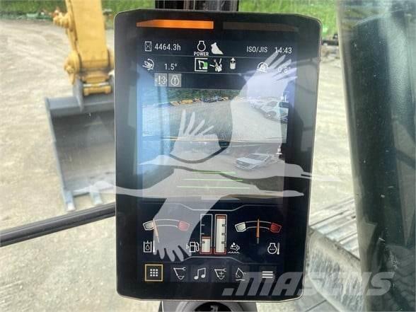CAT 320 حفارات زحافة