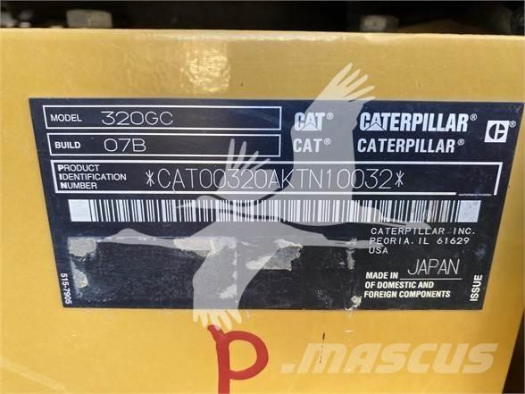 CAT 320GC حفارات زحافة