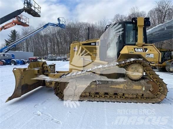CAT D6N LGP بلدوزرات مجنزرة