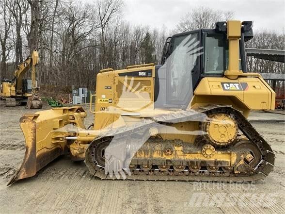 CAT D6N XL بلدوزرات مجنزرة
