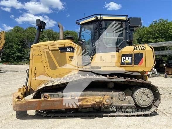 CAT D7E بلدوزرات مجنزرة