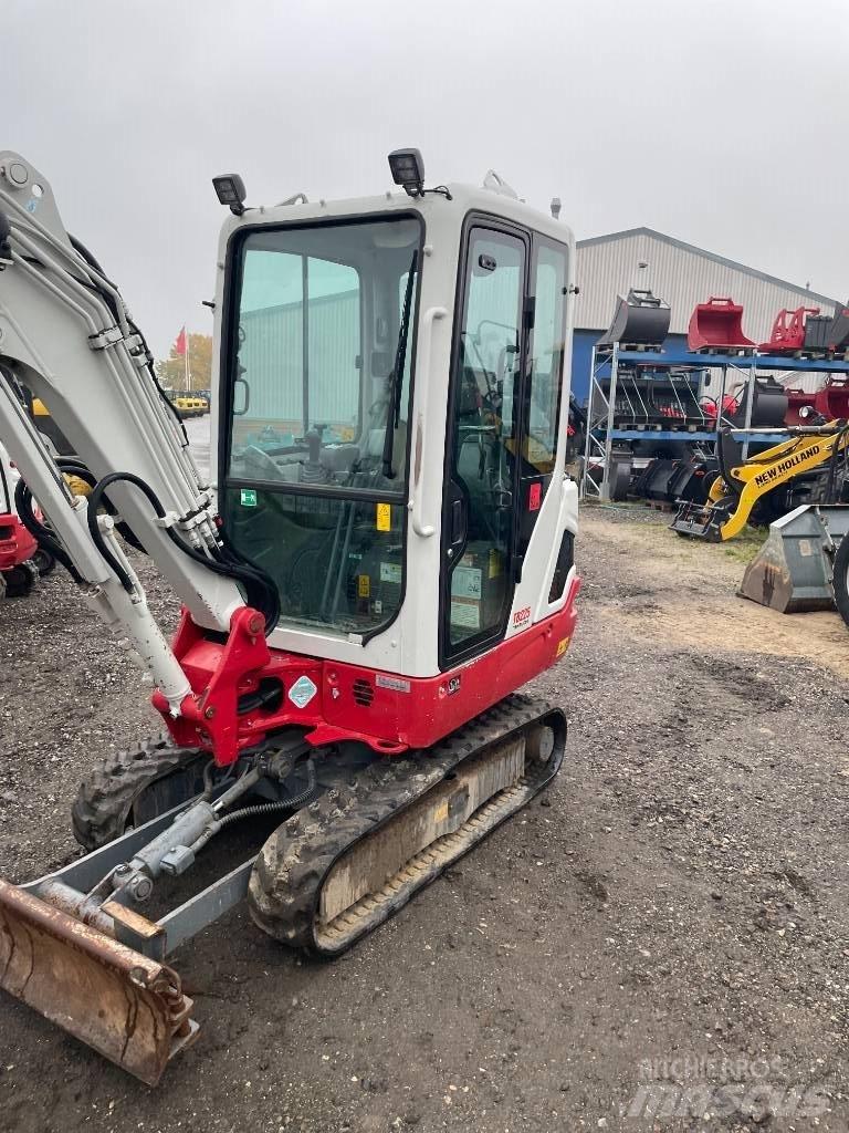 Takeuchi TB 225 حفارات صغيرة أقل من 7 طن (حفارات صغيرة)